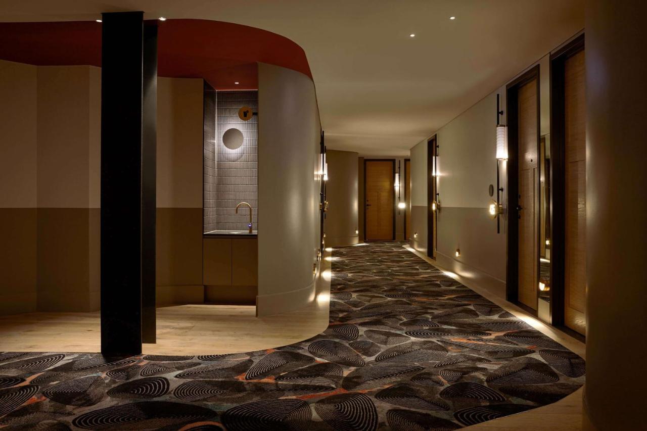 Hotel QT Auckland Exterior foto A corridor at the hotel