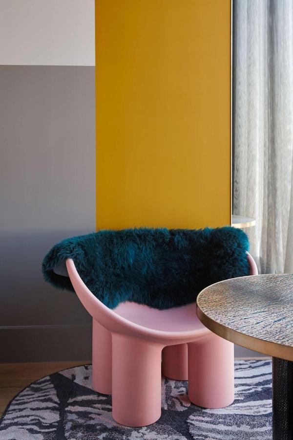 Hotel QT Auckland Exterior foto A blue mink fur pelt