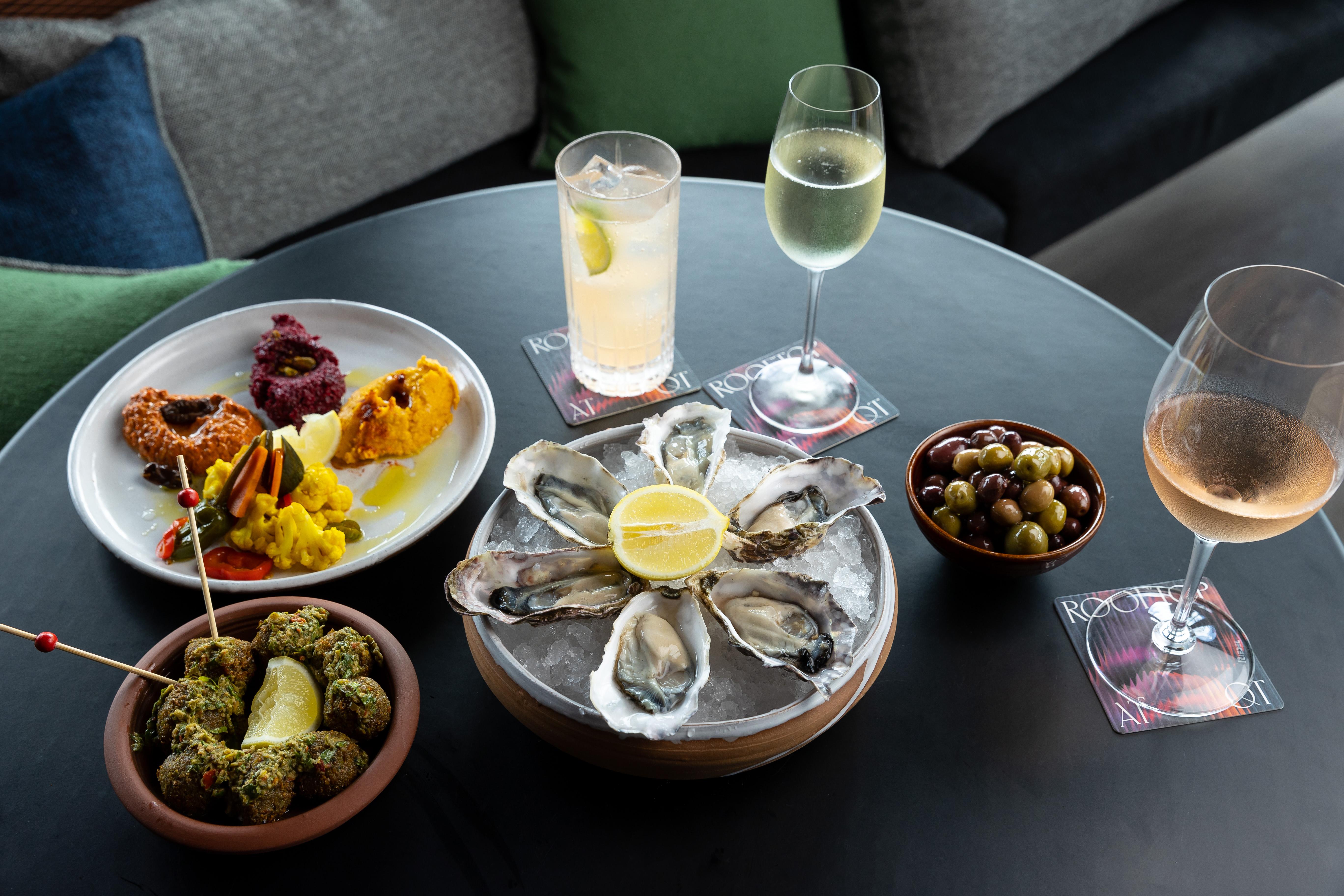 Hotel QT Auckland Exterior foto A selection of tapas